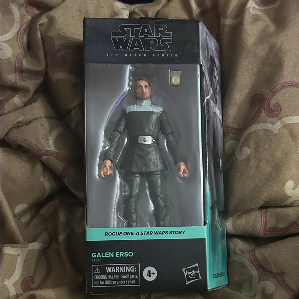 Hasbro Star Wars Black Series Figure in Green and Black